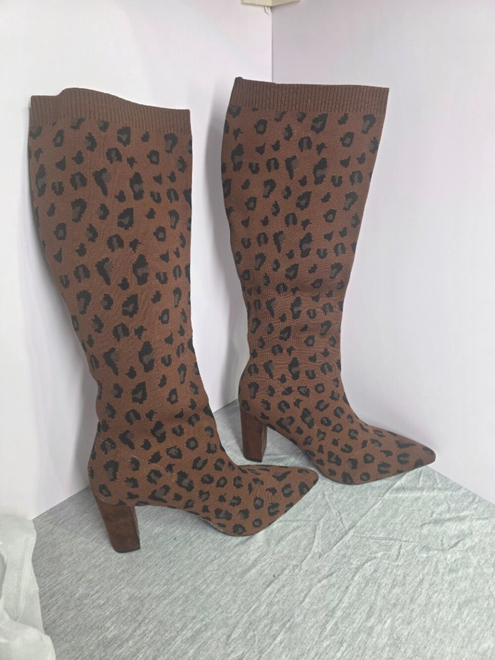 Newbella Leopard Print Knit Knee High Heeled Boots Brown Size 11 Like New in Box